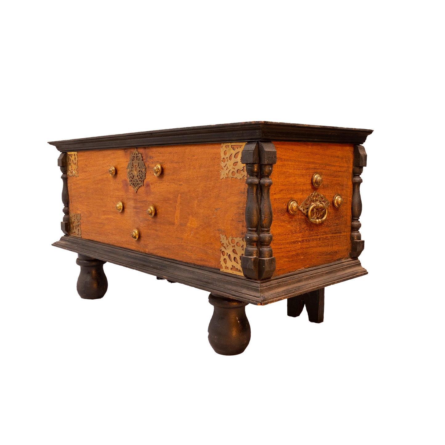 Srilankan chest